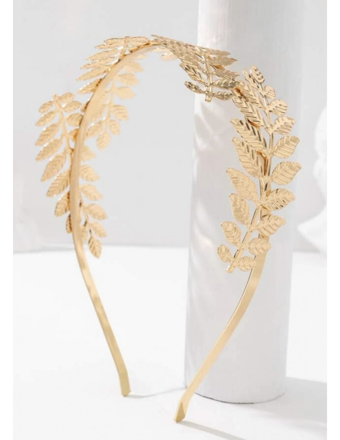 Diadema dorada hojas